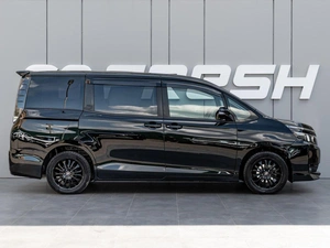 Минивэн Toyota Voxy 2017 года, 1750000 рублей, Краснодар