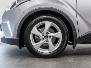 Внедорожник Toyota C-HR 2017 года, 1799000 рублей, Красноярск