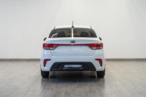 Седан Kia Rio 2017 года, 1179000 рублей, Саратов