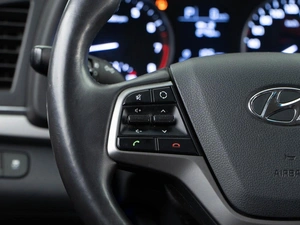 Седан Hyundai Elantra 2017 года, 1587077 рублей, Москва