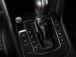 Внедорожник Volkswagen Tiguan 2018 года, 2260000 рублей, Красный Пахарь
