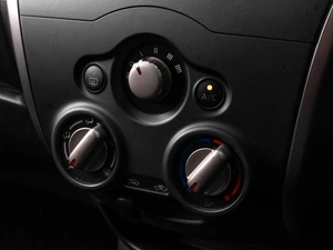 Хетчбэк Nissan Note 2013 года, 949000 рублей, Тюмень