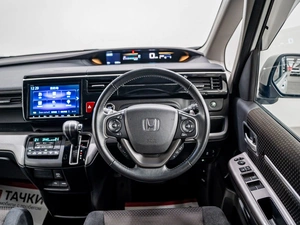 Минивэн Honda Stepwgn Spada 2017 года, 2100000 рублей, Красноярск