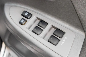 Минивэн Toyota Voxy 2005 года, 1319000 рублей, Барнаул