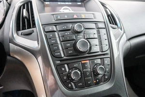 Седан Opel Astra 2014 года, 829000 рублей, Красноярск