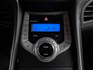 Седан Hyundai Elantra 2012 года, 989000 рублей, Тюмень