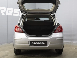 Хетчбэк Nissan Tiida 2011 года, 660000 рублей, Омск