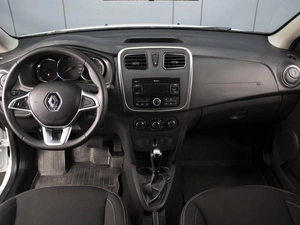 Хетчбэк Renault Sandero 2021 года, 1300000 рублей, Омск