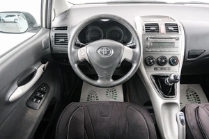 Хетчбэк Toyota Auris 2007 года, 679000 рублей, Красноярск