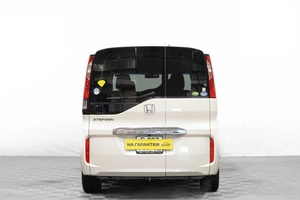 Минивэн Honda Stepwgn 2016 года, 1939000 рублей, Барнаул