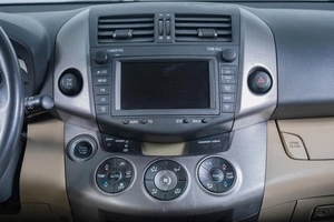Внедорожник Toyota RAV4 2011 года, 1799000 рублей, Томск