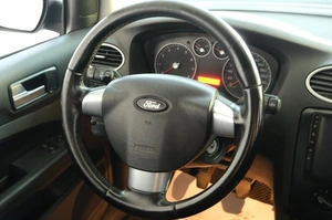 Хетчбэк Ford Focus 2006 года, 379000 рублей, Омск
