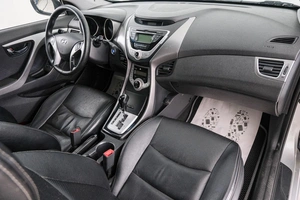 Седан Hyundai Avante 2011 года, 949000 рублей, Красноярск