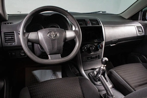Седан Toyota Corolla 2012 года, 1029000 рублей, Сургут