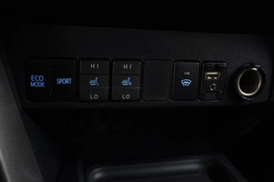 Внедорожник Toyota RAV4 2016 года, 2350000 рублей, Омск