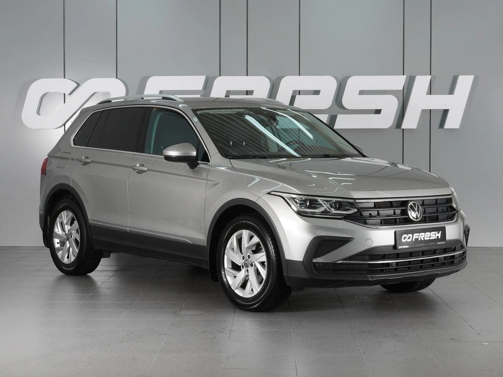 Внедорожник Volkswagen Tiguan 2021 года, 2920000 рублей, Красный Пахарь