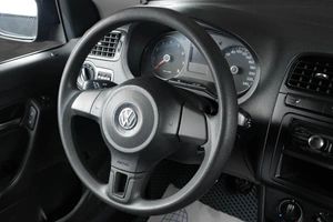 Седан Volkswagen Polo 2011 года, 799000 рублей, Тюмень