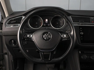 Внедорожник Volkswagen Tiguan 2018 года, 3390000 рублей, Омск