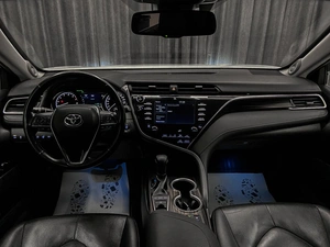 Седан Toyota Camry 2018 года, 2450000 рублей, Красноярск