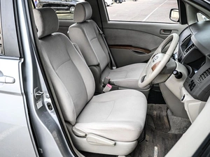 Минивэн Toyota Isis 2009 года, 1169000 рублей, Кирилловка