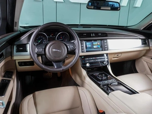 Седан Jaguar XF 2016 года, 1999999 рублей, Воронеж
