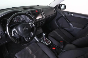 Внедорожник Volkswagen Tiguan 2011 года, 1129000 рублей, Пермь