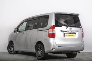 Минивэн Toyota Noah 2011 года, 1479000 рублей, Томск