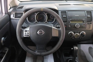 Хетчбэк Nissan Tiida 2011 года, 929000 рублей, Омск