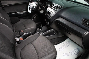 Седан Kia Rio 2017 года, 989000 рублей, Сургут