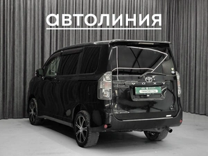 Минивэн Toyota Voxy 2009 года, 1420000 рублей, Красноярск