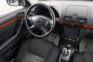 Седан Toyota Avensis 2008 года, 959000 рублей, Красноярск