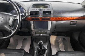Седан Toyota Avensis 2005 года, 709000 рублей, Барнаул