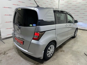 Минивэн Honda Freed 2010 года, 995000 рублей, Красноярск