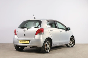 Хетчбэк Toyota Vitz 2010 года, 749000 рублей, Новосибирск