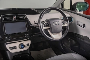 Лифтбек Toyota Prius 2016 года, 1849000 рублей, Томск