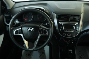 Седан Hyundai Solaris 2016 года, 1049000 рублей, Омск
