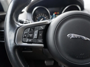 Внедорожник Jaguar F-Pace 2018 года, 3399000 рублей, Санкт-Петербург