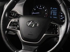 Седан Hyundai Solaris 2018 года, 1239000 рублей, Тюмень
