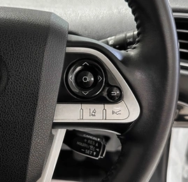Лифтбек Toyota Prius 2016 года, 1697000 рублей, Красноярск