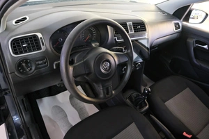 Седан Volkswagen Polo 2011 года, 829000 рублей, Омск