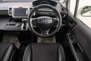 Минивэн Honda Freed 2015 года, 1159000 рублей, Красноярск