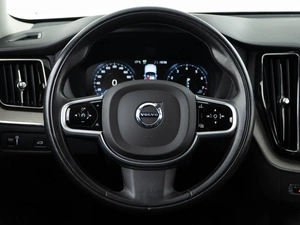 Внедорожник Volvo XC60 2018 года, 3649050 рублей, Москва