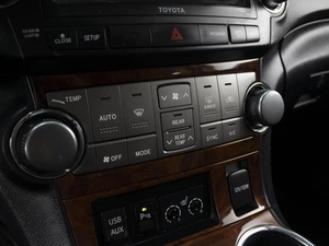 Внедорожник Toyota Highlander 2011 года, 1790000 рублей, Омск