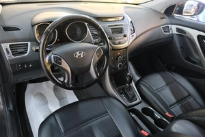 Седан Hyundai Elantra 2015 года, 1349000 рублей, Омск