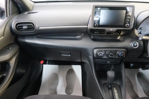 Хетчбэк Toyota Yaris 2021 года, 1229000 рублей, Омск