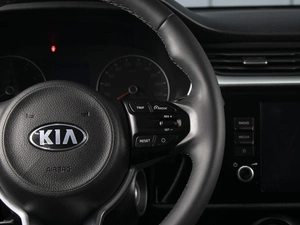 Седан Kia Rio 2021 года, 1750000 рублей, Омск