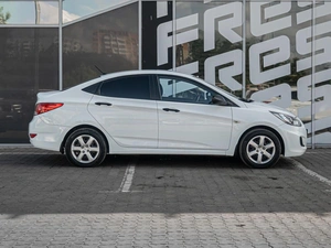 Седан Hyundai Solaris 2013 года, 820000 рублей, Краснодар