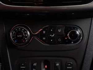 Хетчбэк Renault Sandero 2016 года, 1049000 рублей, Тюмень