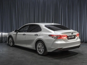Седан Toyota Camry 2021 года, 2949000 рублей, Тюмень