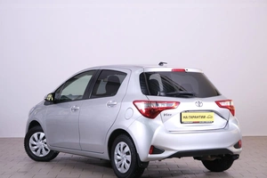 Хетчбэк Toyota Vitz 2019 года, 1019000 рублей, Омск